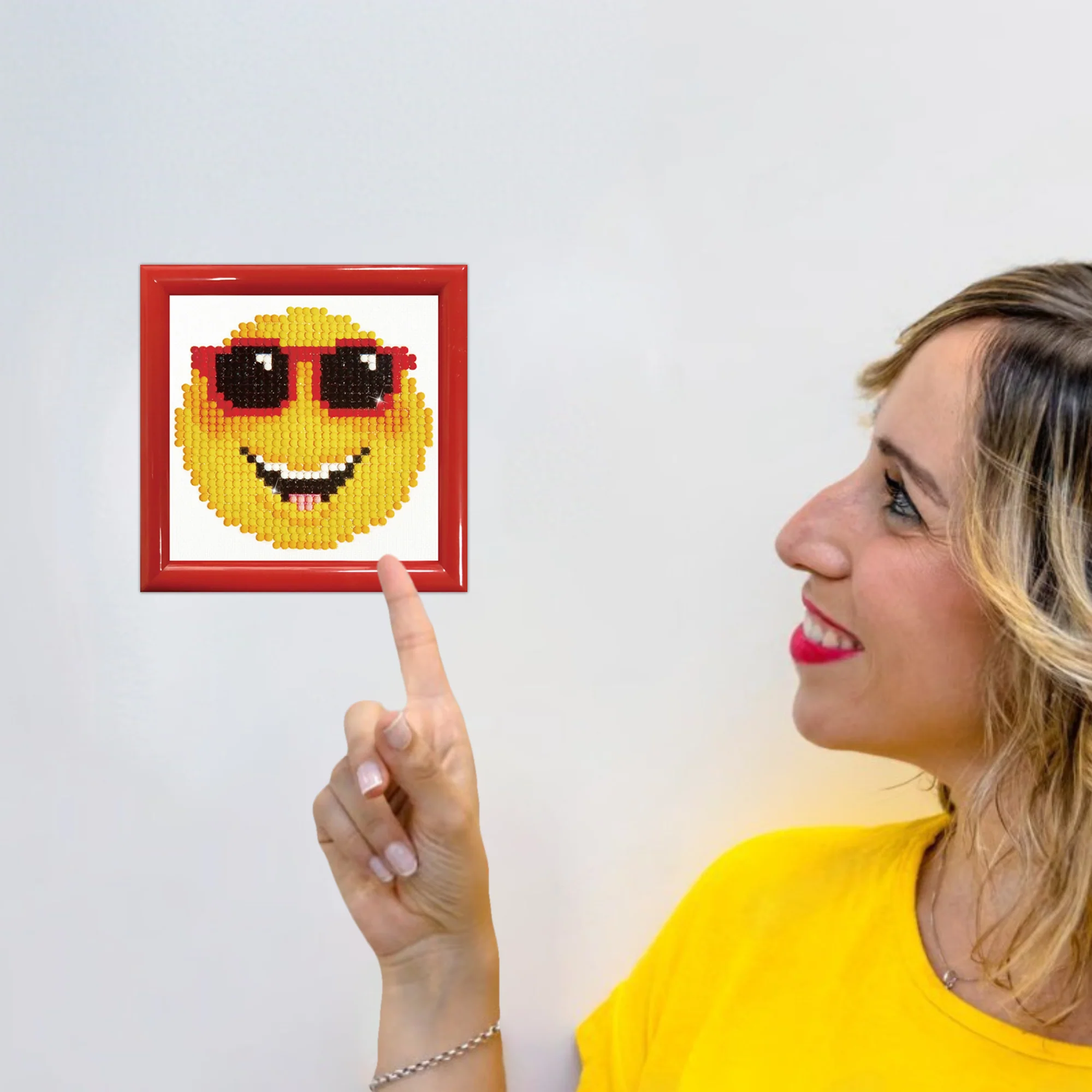 Diamond Dotz Smiling Face with Frame - 4.0" x 4.0" - Image 6